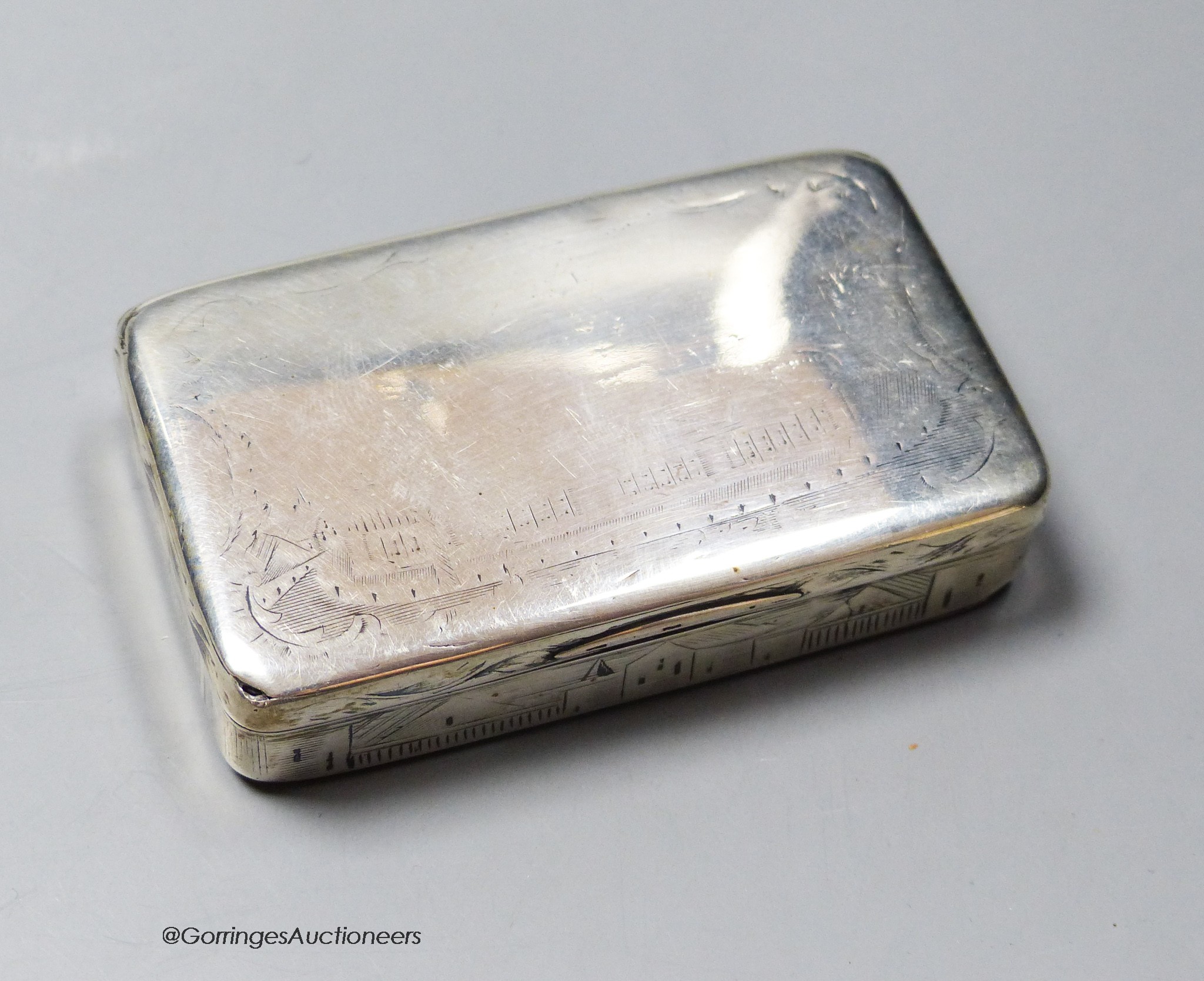 A mid 19th century Russian 84 zolotnik snuff box, with engraved decoration(very tired), dated 1843, 8.5cm, 111 grams.